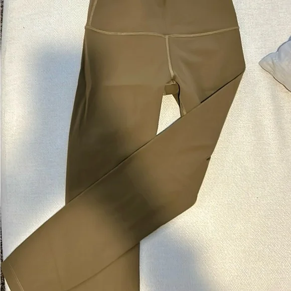 Lululemon Wunder under luxtreme size 6 - Picture 3 of 6